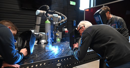 Cobot aan het lassen Cobot aan het lassen
